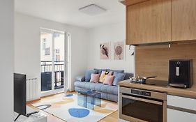 Bright Apartment In New Town By Prague Days